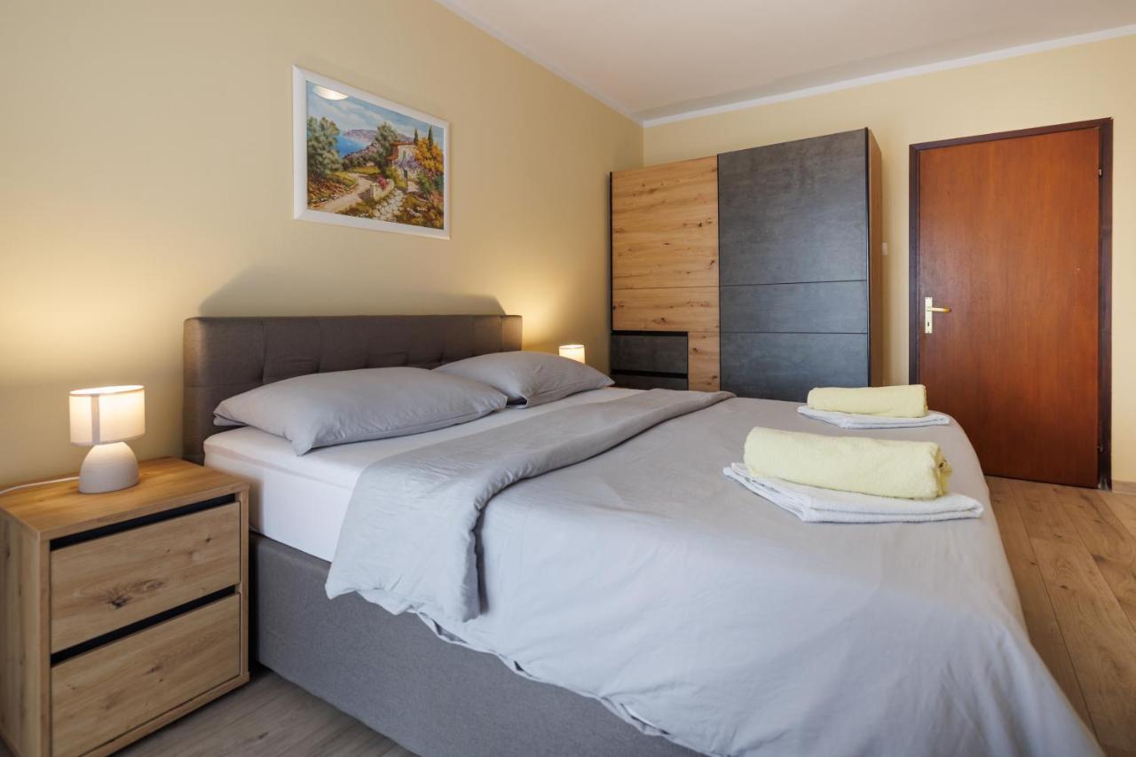 Spacious And Modern App With Big Terrace Malinska Dış mekan fotoğraf