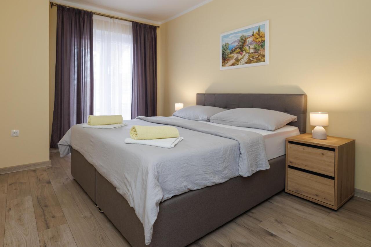 Spacious And Modern App With Big Terrace Malinska Dış mekan fotoğraf