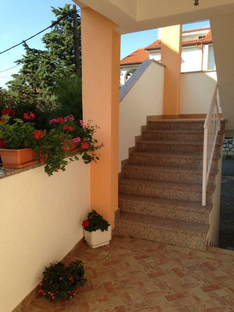 Spacious And Modern App With Big Terrace Malinska Dış mekan fotoğraf